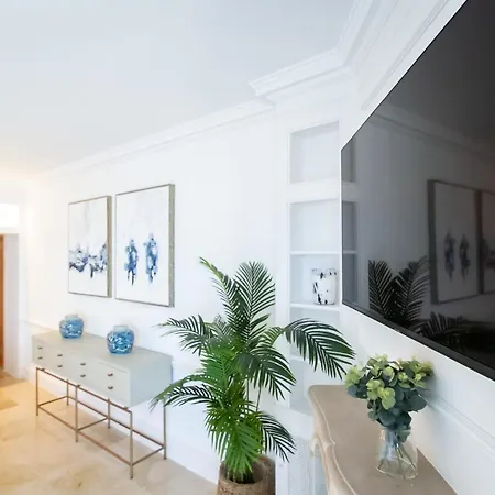 Banus - Puerto Banus Marina Seafront - Premium 2br - 2ba - Outdoor Balcony - Panoramic Marina & Mediterranean Views - Stunning Sunsets - Heart Of Puerto Banus - Direct Access - Steps From El Corte Ing Luxury Shopping Μαρμπέλλα