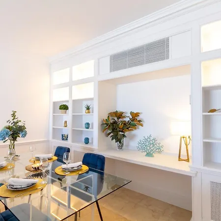 Banus - Puerto Banus Marina Seafront - Premium 2br - 2ba - Outdoor Balcony - Panoramic Marina & Mediterranean Views - Stunning Sunsets - Heart Of Puerto Banus - Direct Access - Steps From El Corte Ing Luxury Shopping Μαρμπέλλα