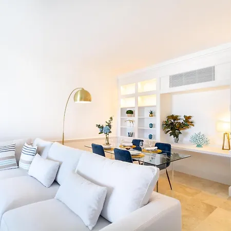 Banus - Puerto Banus Marina Seafront - Premium 2br - 2ba - Outdoor Balcony - Panoramic Marina & Mediterranean Views - Stunning Sunsets - Heart Of Puerto Banus - Direct Access - Steps From El Corte Ing Luxury Shopping *